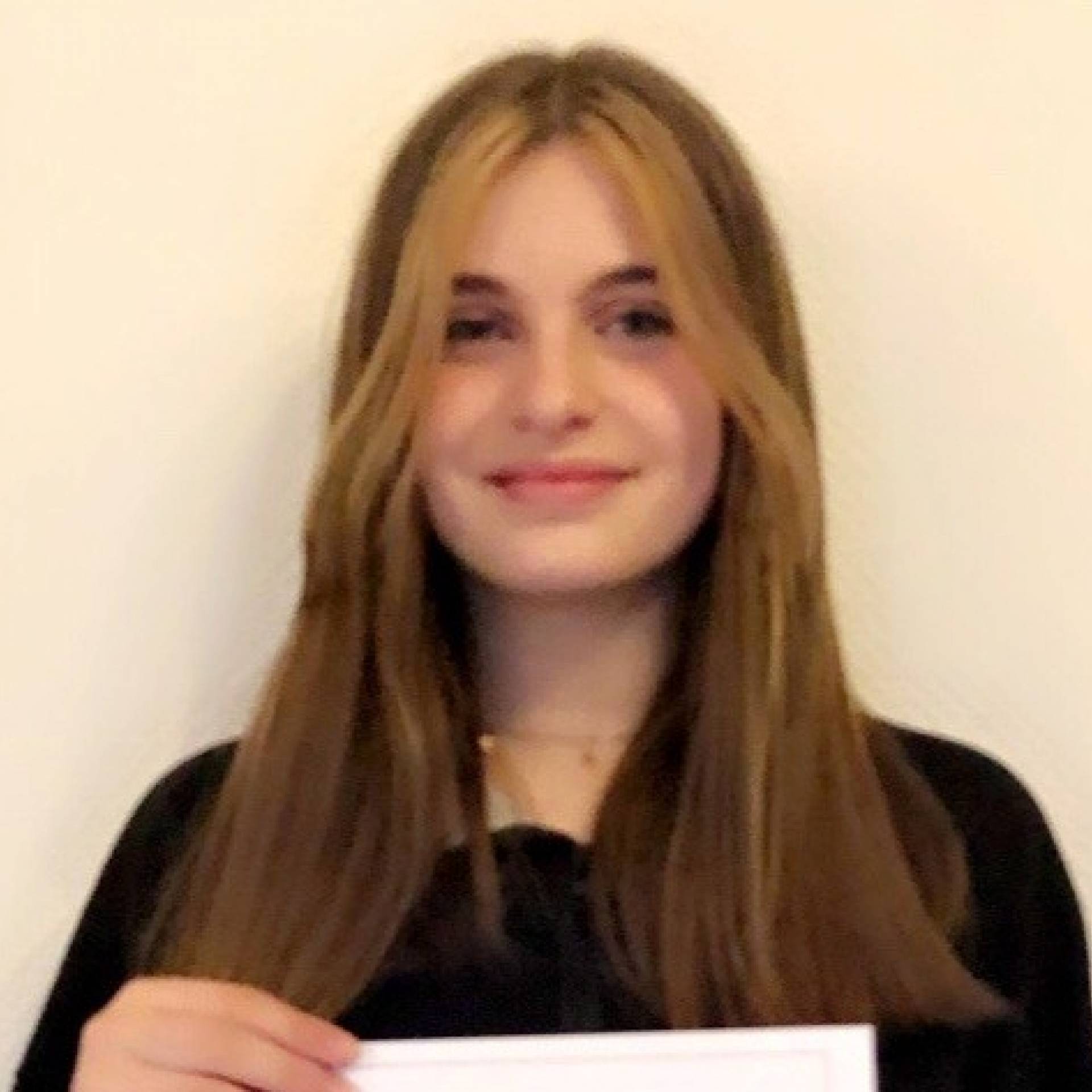 Félicitations! HMG-Schülerin gewinnt beim Lesewettbewerb Französisch